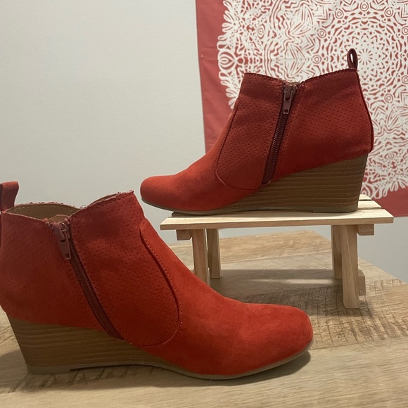Bright red colored suede wedge booties by Dolce Vida size 8 - Picture 2 of 8